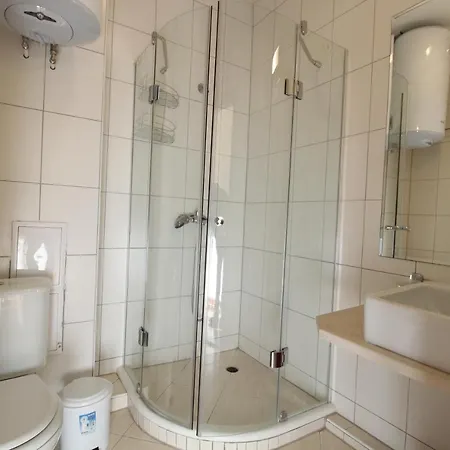 2 Bedroom Near Gondola