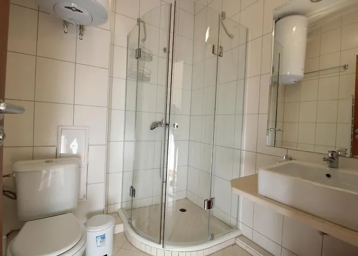 2 Bedroom Near Gondola